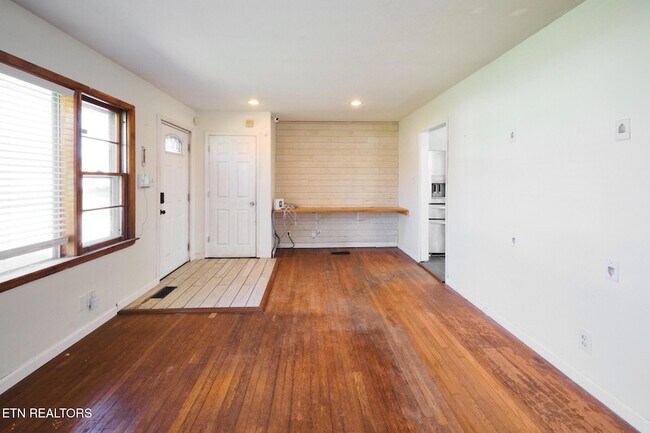 Foto del edificio - 548 Murray Rd NW