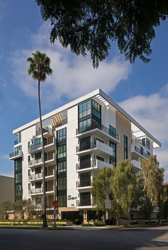 Foto del edificio - 105 S Doheny Dr