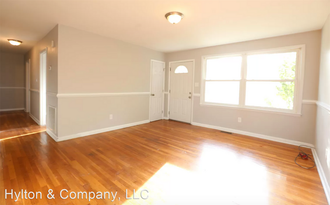 Building Photo - 4 br, 1.5 bath House - 2703 Boston Street
