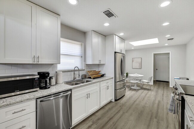 Foto del edificio - 4513 Foxfire Way