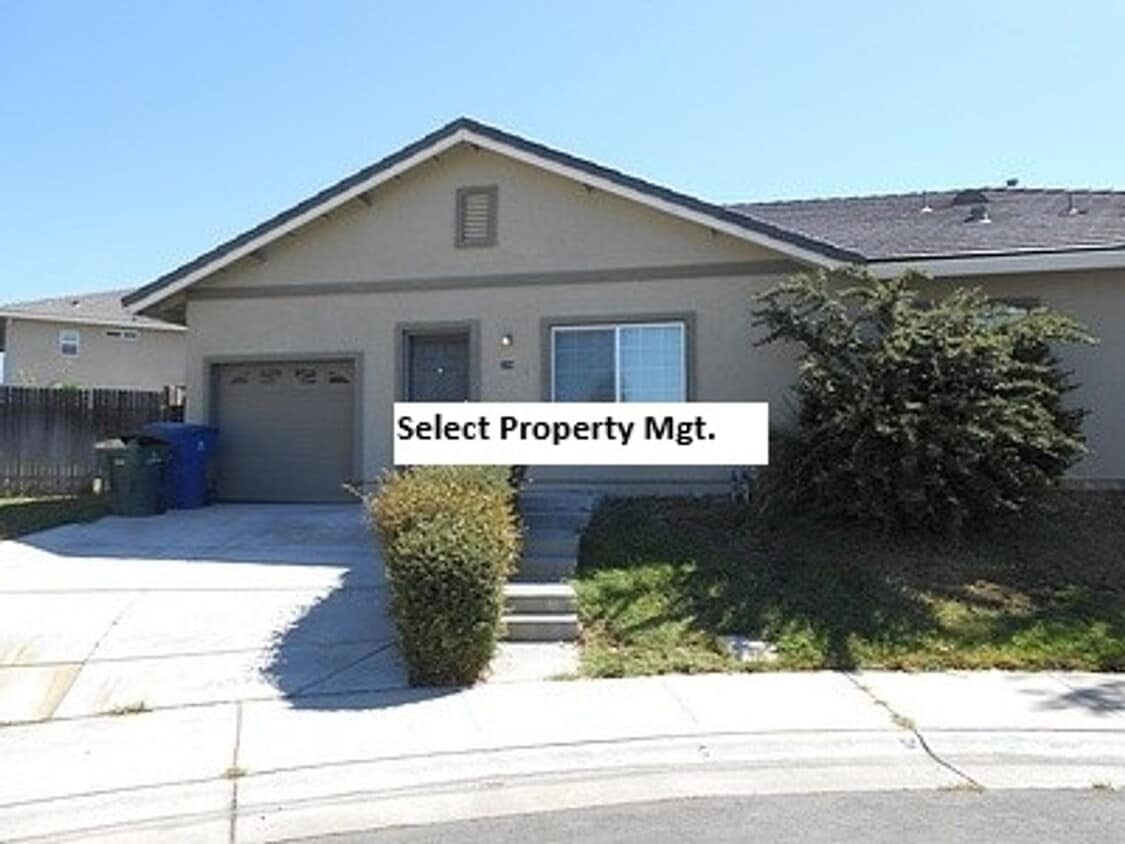 Three bedroom 1 bath with central heat and air - Three bedroom 1 bath with central heat and air