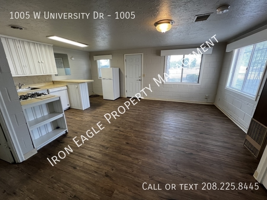 Primary Photo - 1005 W University Dr