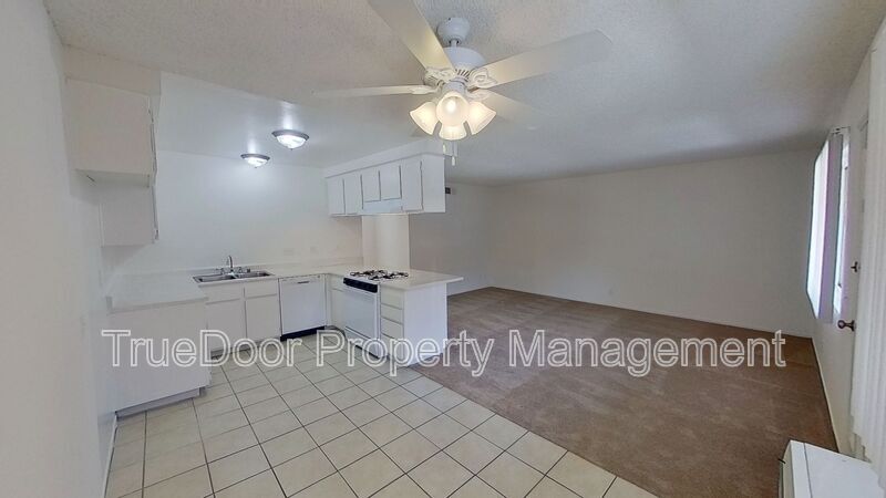 Primary Photo - 563 N Tustin Ave