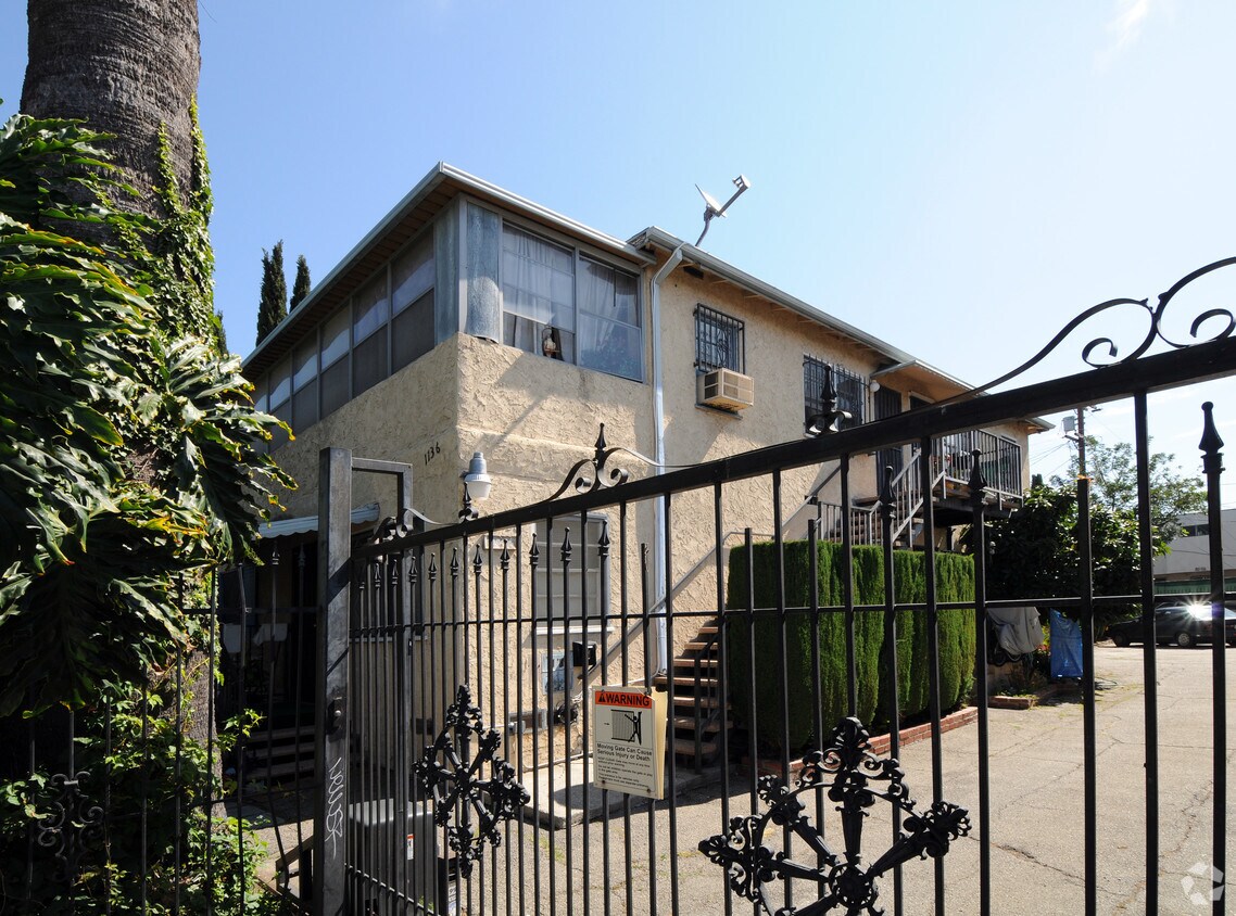 Foto del edificio - 1136-1138 Gordon St