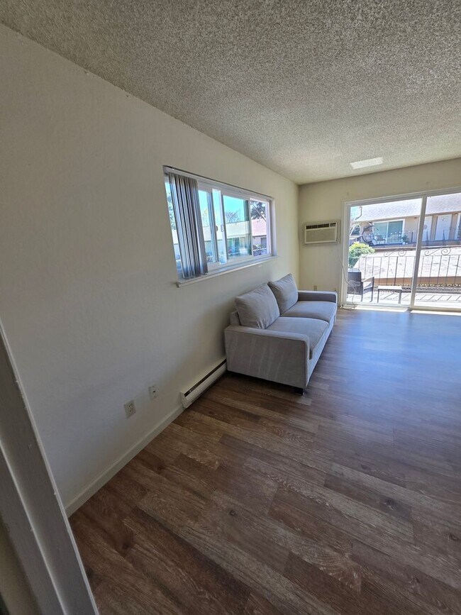 Foto del edificio - 4047 Hamilton Ave