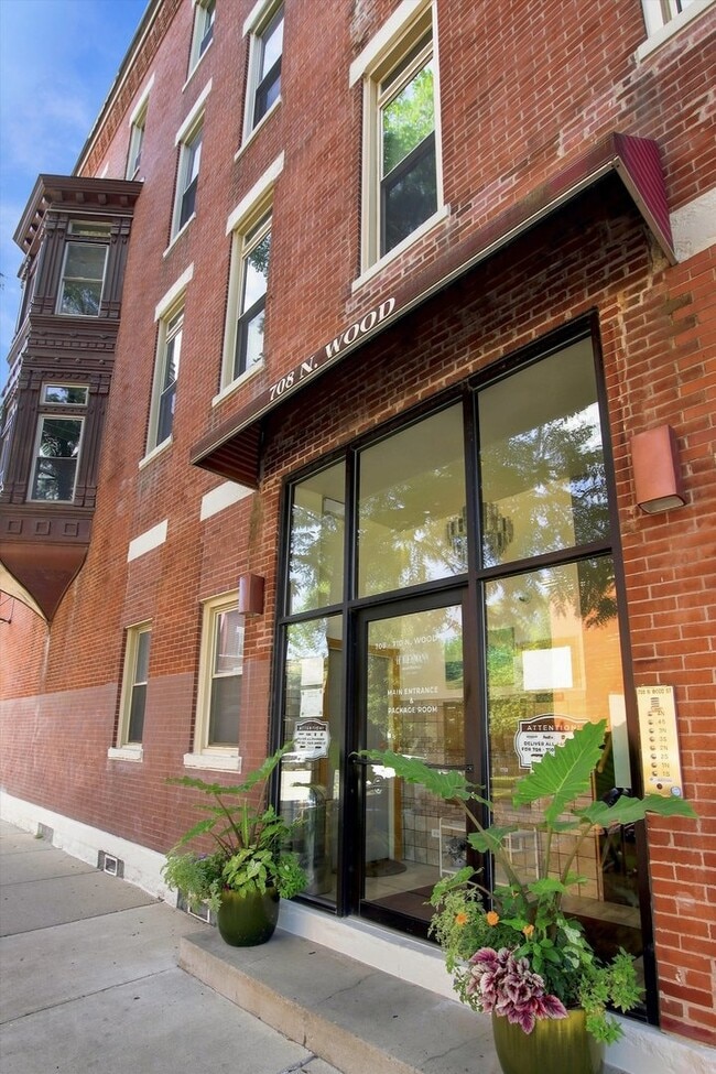 Building Photo - 708 N Wood St