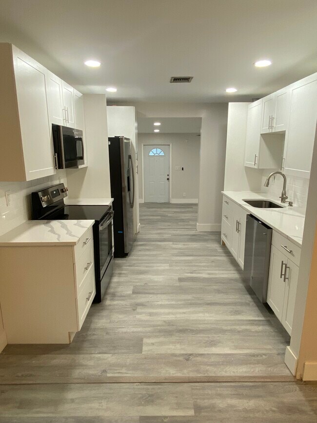 Building Photo - 6514 Garden Ave