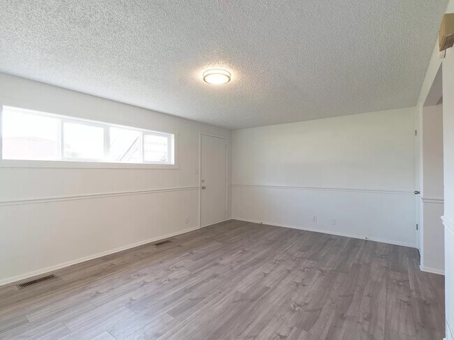 Building Photo - 670 S 500 E