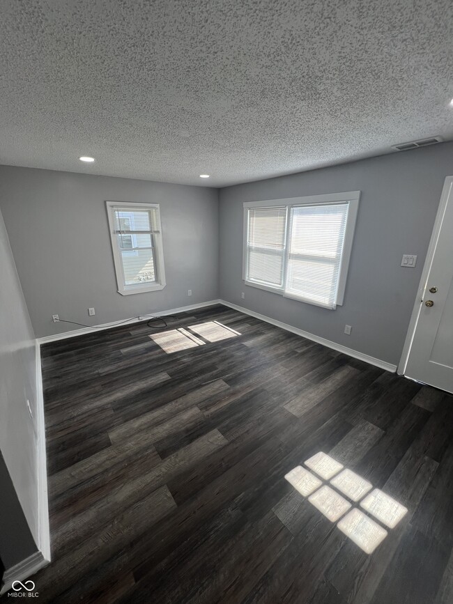 Building Photo - 1402 E Willard St
