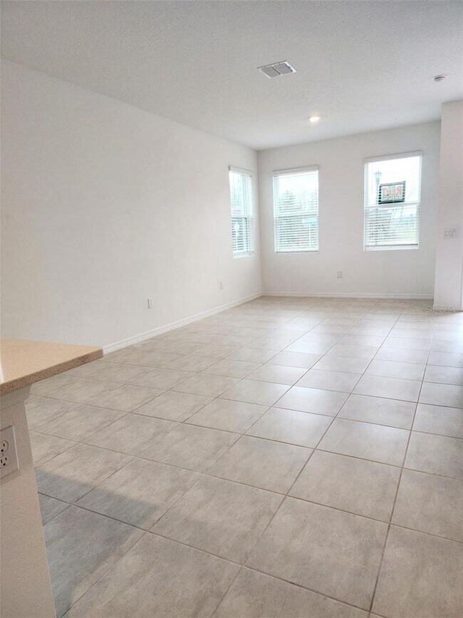 Foto del edificio - 2 Bedroom Townhome For Rent in Westview Kissimmee