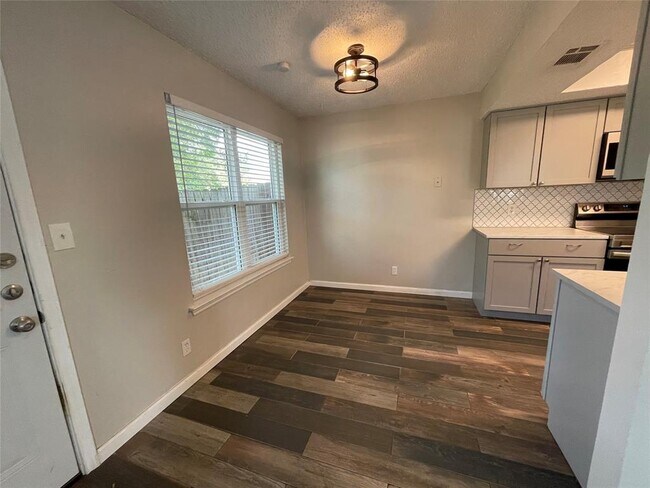 Building Photo - 8810 Springmail Cir
