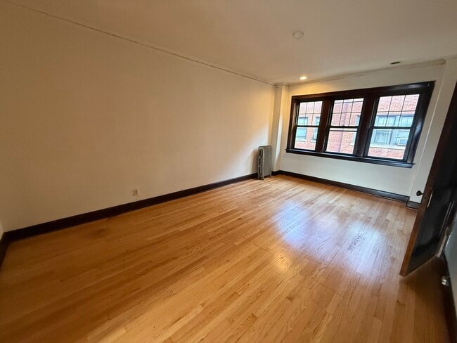 Foto del edificio - 3258 Maple Ave