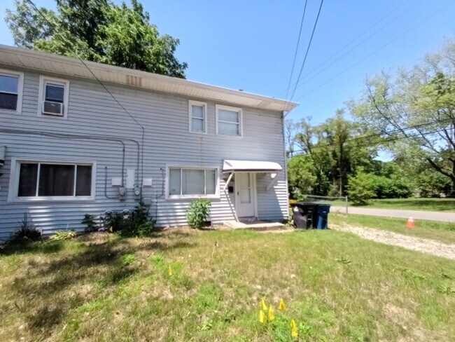 Building Photo - 2263-65 Delton