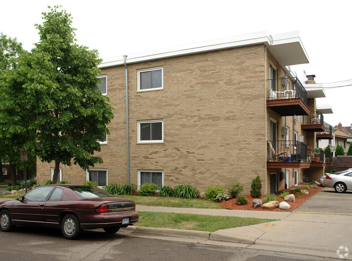 Building Photo - 1862 Feronia Ave