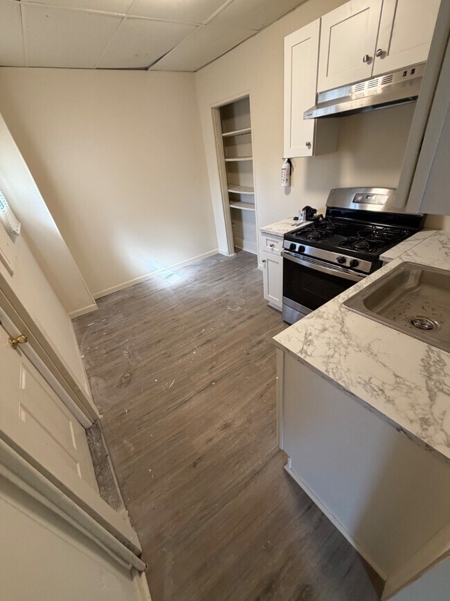 Foto del edificio - 1224 E 2nd St