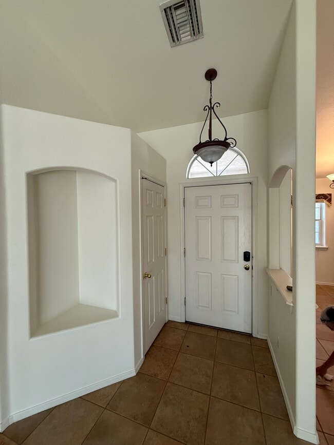 Building Photo - 2968 La Paloma Dr