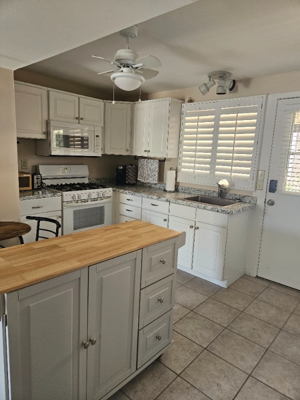 Building Photo - 424 Paseo Madera