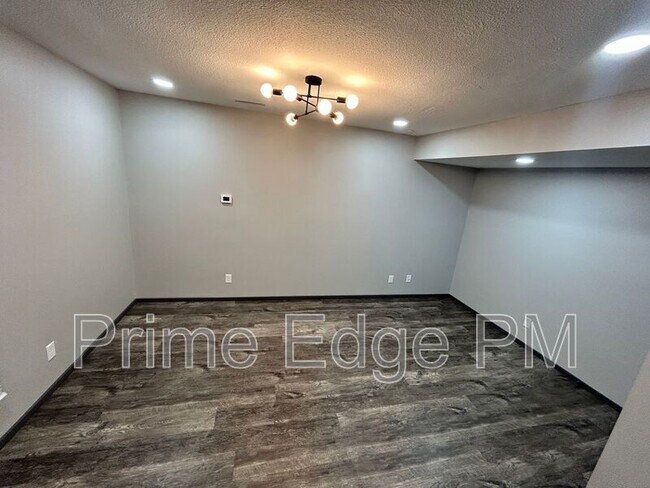 Building Photo - 1841 Ridgehaven Ct