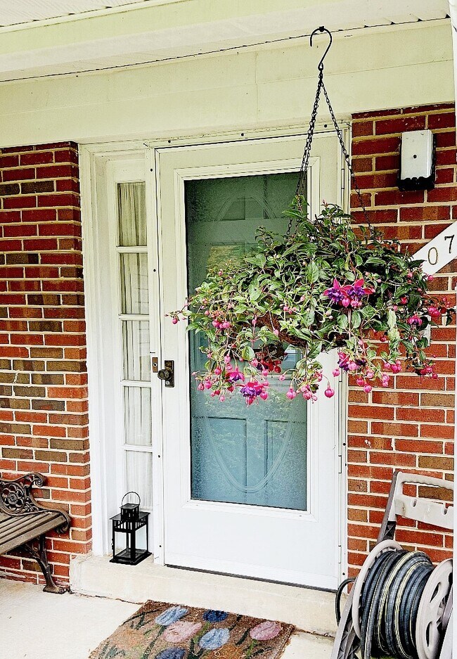 Building Photo - 8507 Woodside Ct