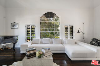 Foto del edificio - 1220 N La Cienega Blvd