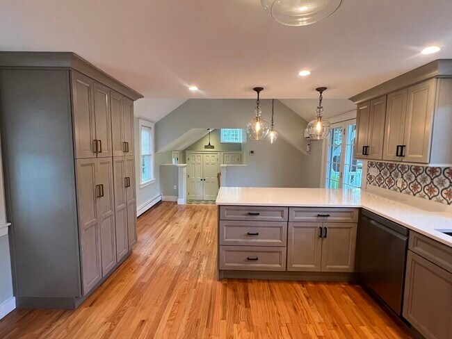 Foto del edificio - 243 Dudley Rd