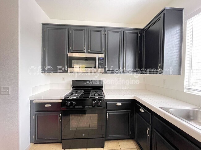 Building Photo - 779 El Caballo Dr