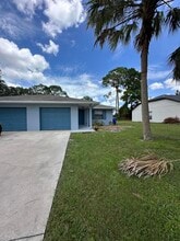 Building Photo - 1217 Schumann Dr