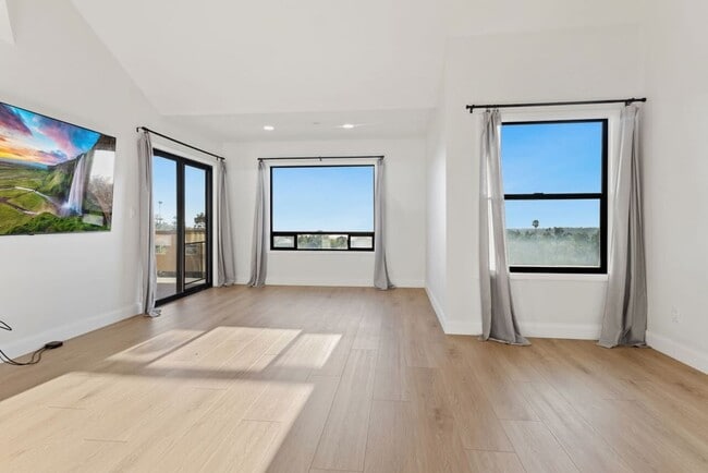 Building Photo - Ocean View 2 Bed Condo with Private Balcony + Garage