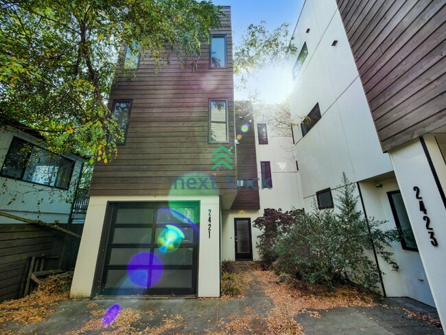 Photo - Stand alone modern townhouse in Ballard