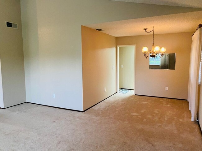 Building Photo - Charming Home Nestled on a Cul-De-Sac!