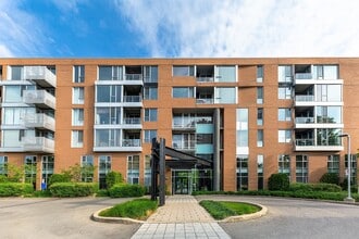Building Photo - 210 Chem. du Golf