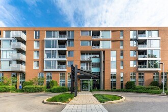 Building Photo - 210 Chem. du Golf