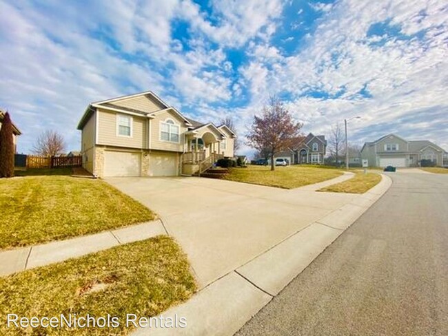 Building Photo - 4 br, 3 bath House - 2020 SW Rachel Lane