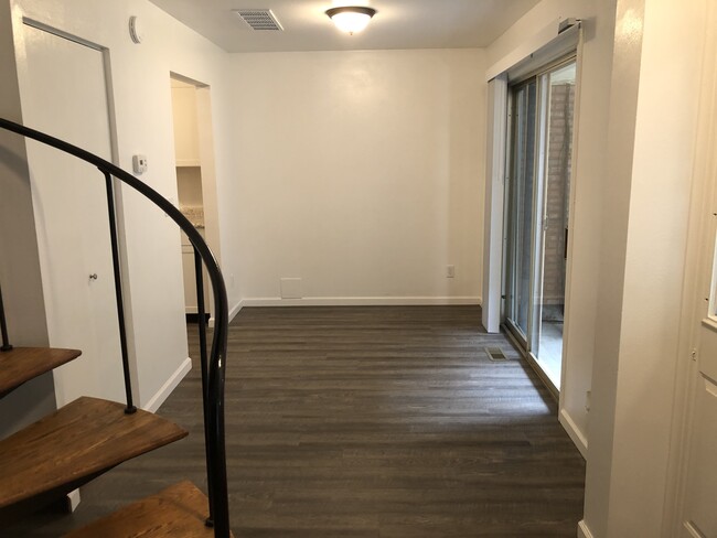 Building Photo - 2191 Willowgrove Ave