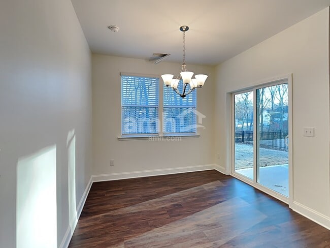 Foto del edificio - 7023 Garrett Ct