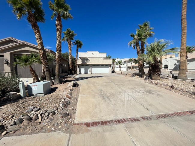 Building Photo - Riverfront 4 Bedroom Vacation Home Include...