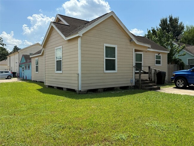 Building Photo - 6946 Moss Rose St