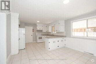 Building Photo - 621 Hagar St