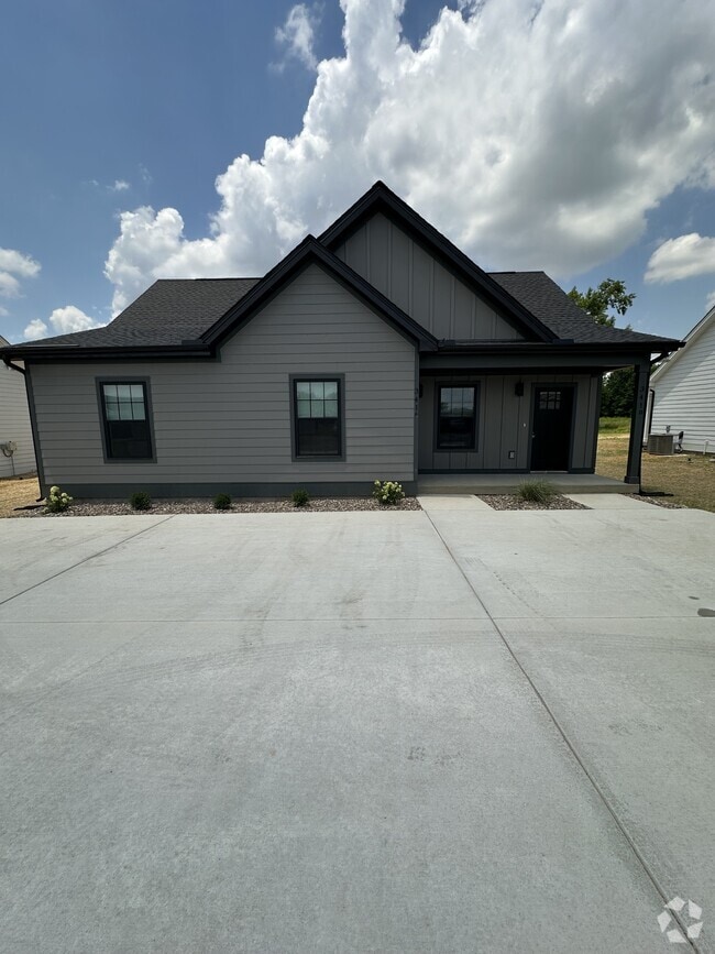 Building Photo - 341 Woods Rd