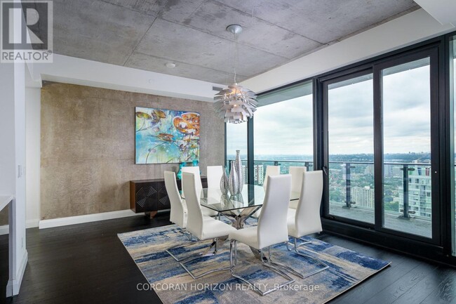 Photo du bâtiment - 224 King St W