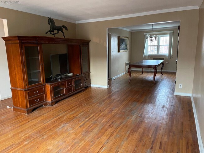 Building Photo - 147-27 76th Rd