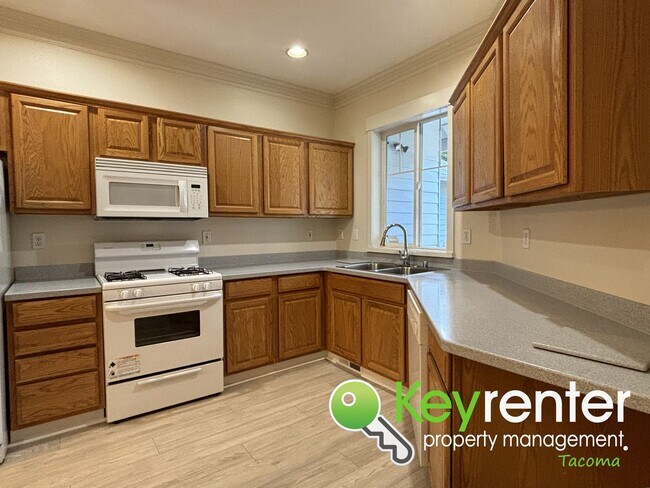 Foto del edificio - Newly Remodeled Townhouse in University Pl...