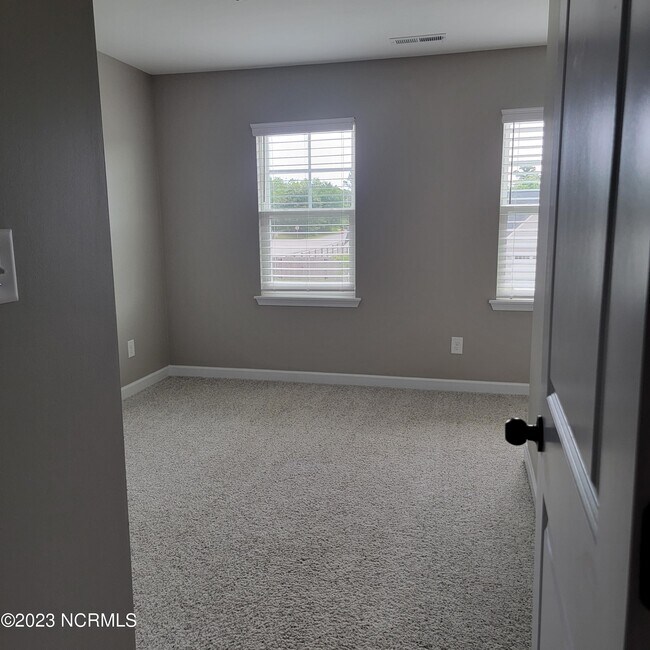 Building Photo - 307 White Dove Dr