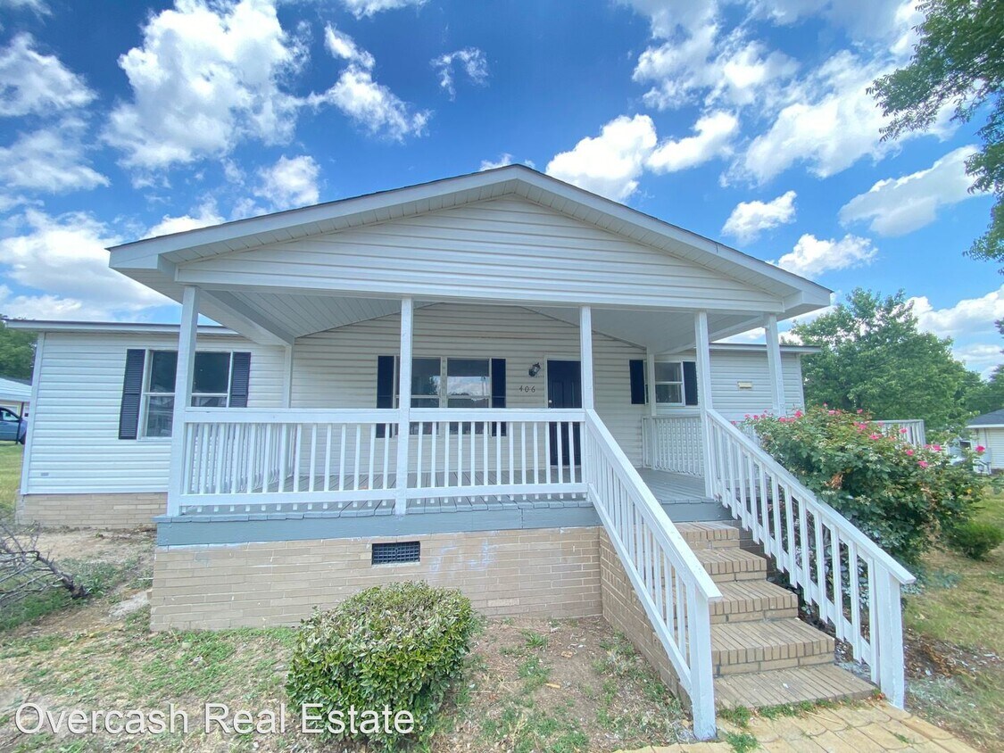 3 br, 2 bath House 406 West Mill Street House Rental in Landis, NC