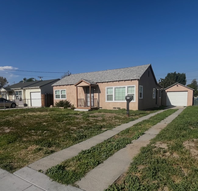 3 bed 2 bath house with garage - 3 bed 2 bath house with garage