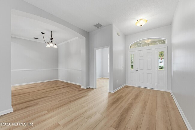 Foto del edificio - 13844 Fish Eagle Dr W