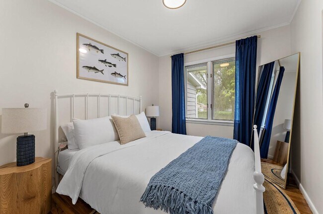 Foto del edificio - 1424 Vista Ln SW