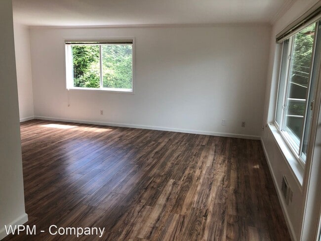 Building Photo - 7060 Lincoln Park Way SW