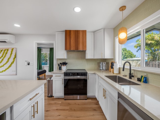 Building Photo - 338 Kalama St