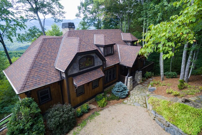 Foto del edificio - Beautiful Mountain home in Balsam Mountain Preserve Community $3500 a month with year-long lease